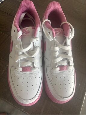 Nike Air Force 1 Low — White & Pink